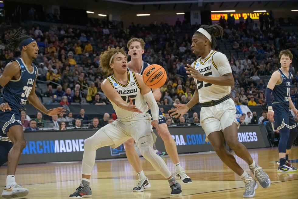 Missouri forward Noah Carter passes the ball to guard Sean East II during the first half of a...